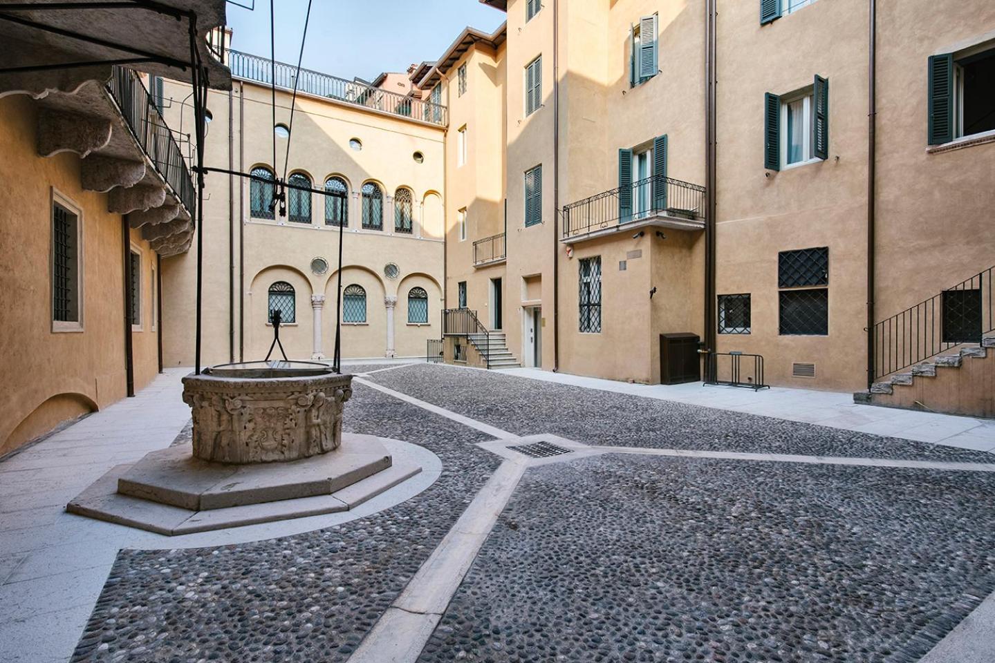 Palazzo Confalonieri Da Lisca Verona Exterior photo