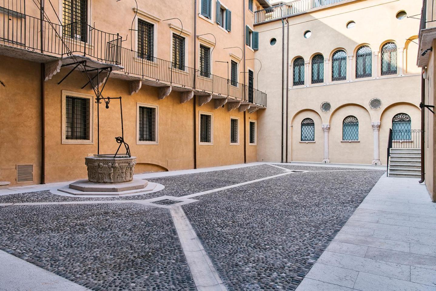 Palazzo Confalonieri Da Lisca Verona Exterior photo